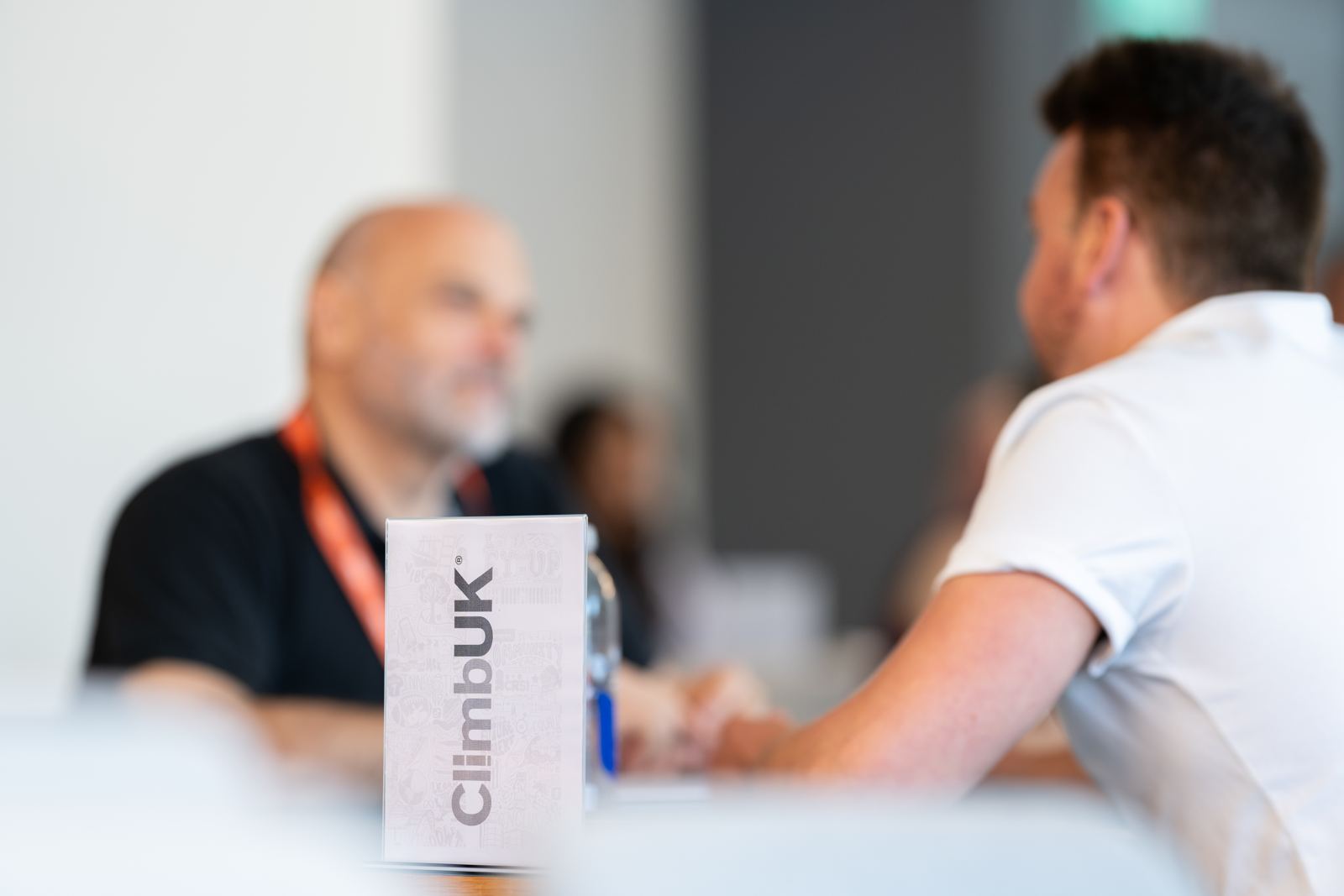 A founder and an investor across the table at Investor Speed Networking