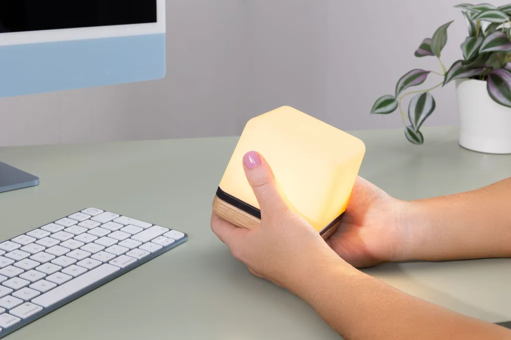 478-HomeOffice-HoldInHandLINEREMOVED.webp